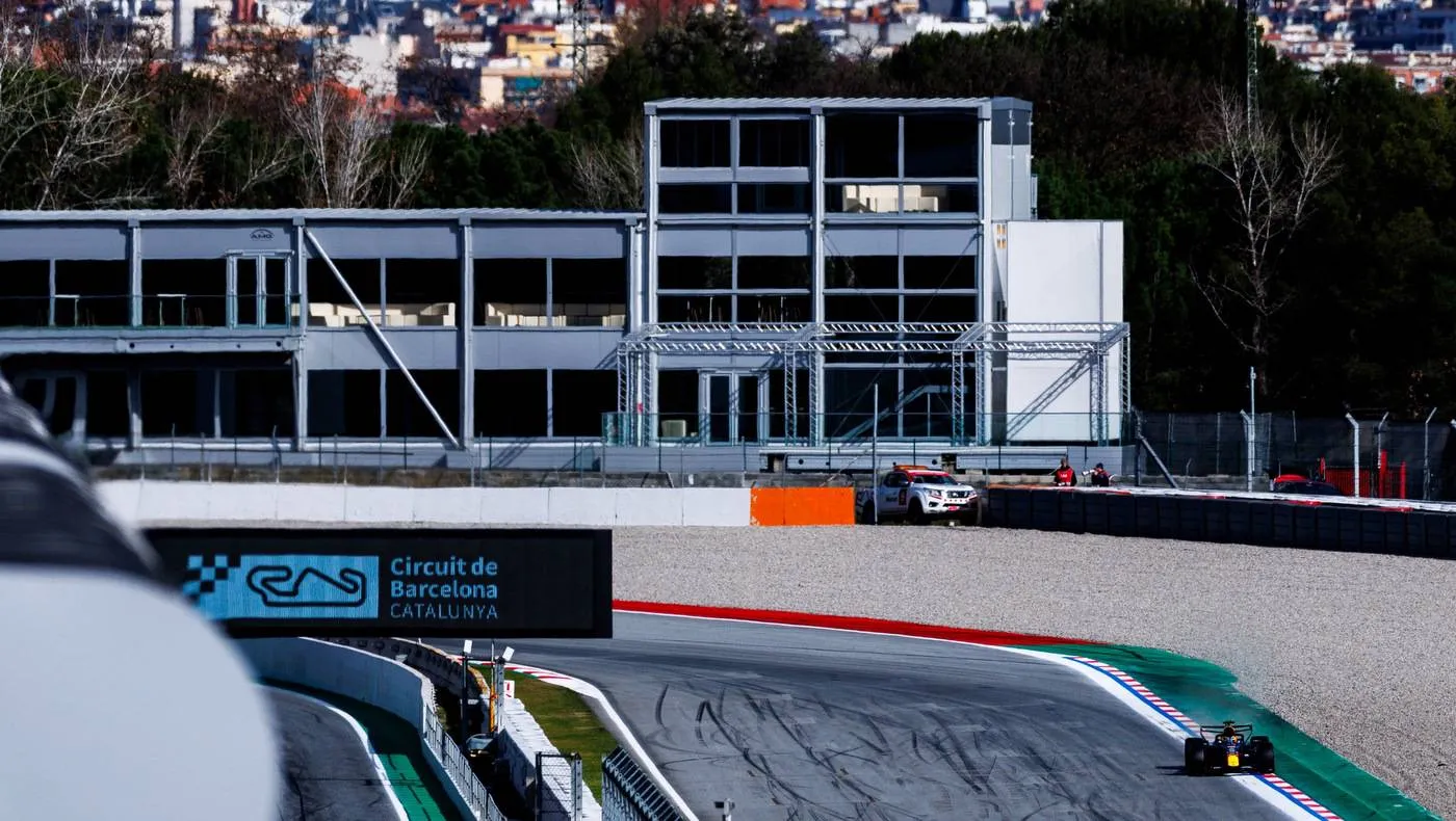 hadjar f1 testing barcelona f1 2026-001