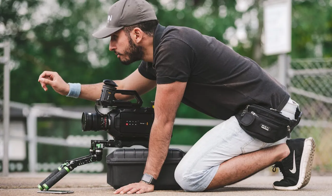 FORMULA 1 TV CREW CAMERAMAN
