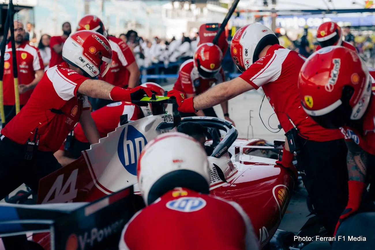 260430_R04_MIAMI_ferrari f1 pitcrew