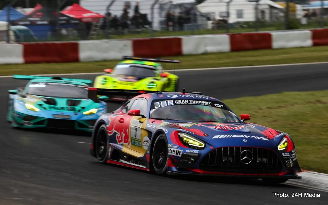 24h Nürburgring: Max Verstappen delivers mega double-stint as #3 Mercedes takes control