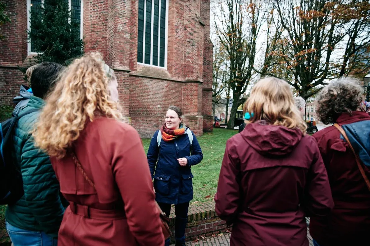 gids marja corten foto alwin van wijngaarden stadswandeling slavernij museum aan de a1