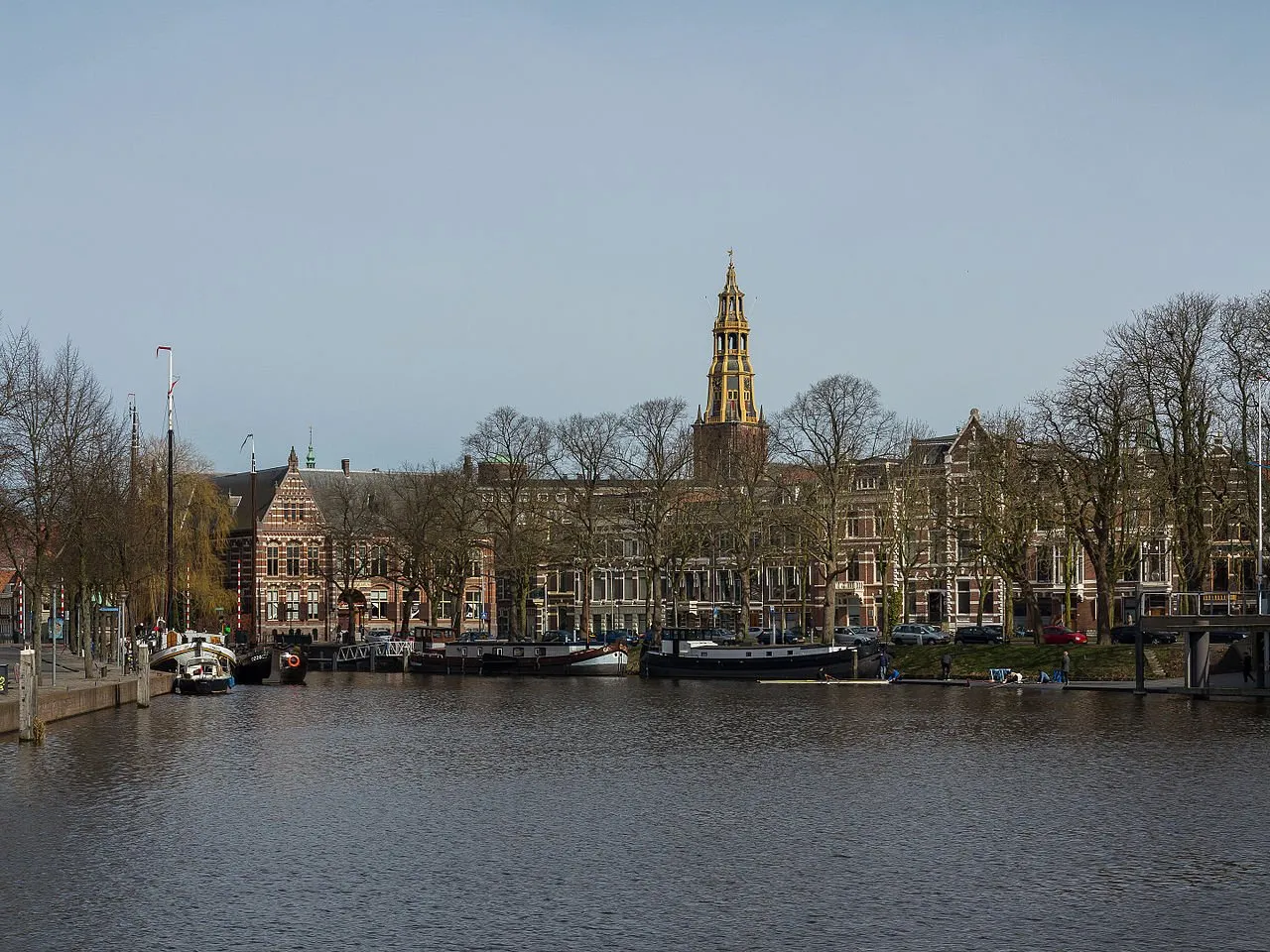 groningen de toren van der aakerk rm18423 vanaf bij de sluis foto7 2015 03 22 1207 zwemmen bij bruggen en sluizen cc by sa 40 michielverbeek