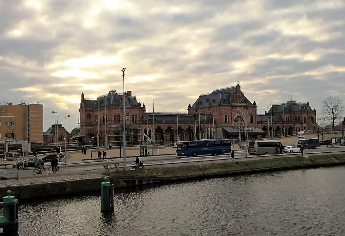 Stationsweg wordt mega-bushalte; tijdelijk afgesloten voor verkeer