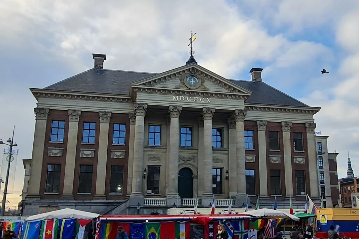 stadhuis nieuw geverfd aanpak