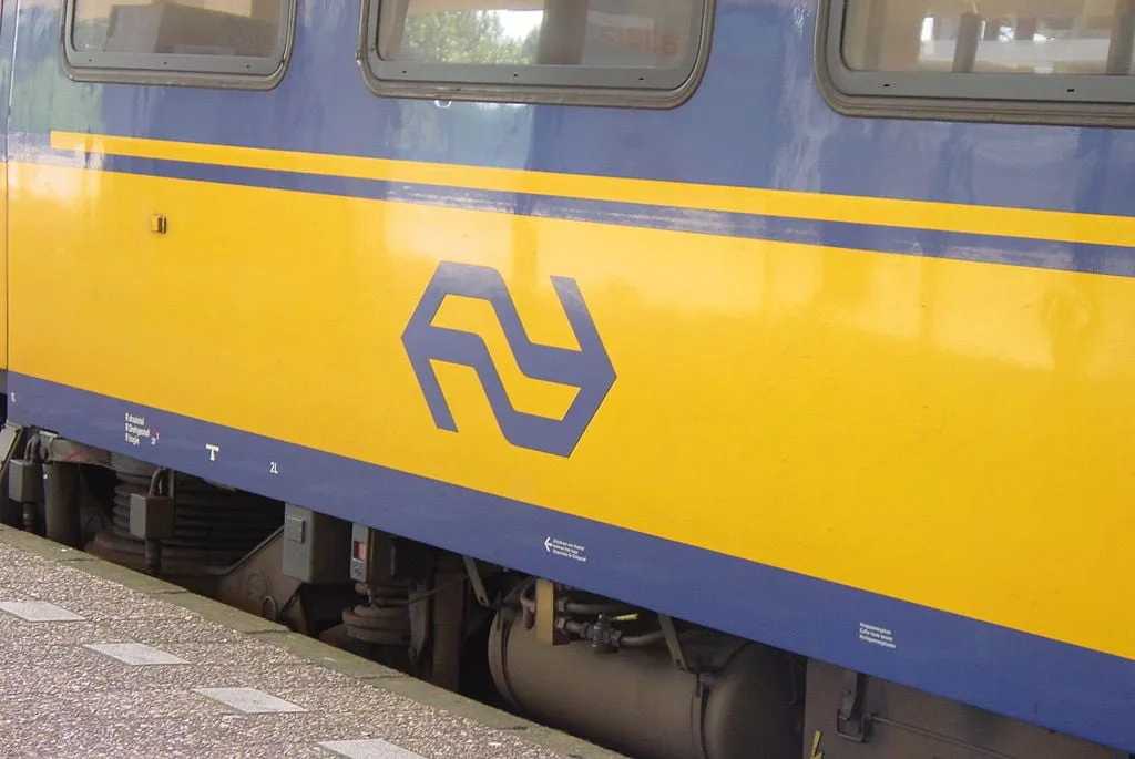 trein met logo ns tahr78 cc by sa 30 wikipedia commons