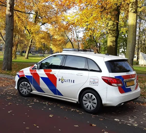 Man uit het niets neergestoken in een park
