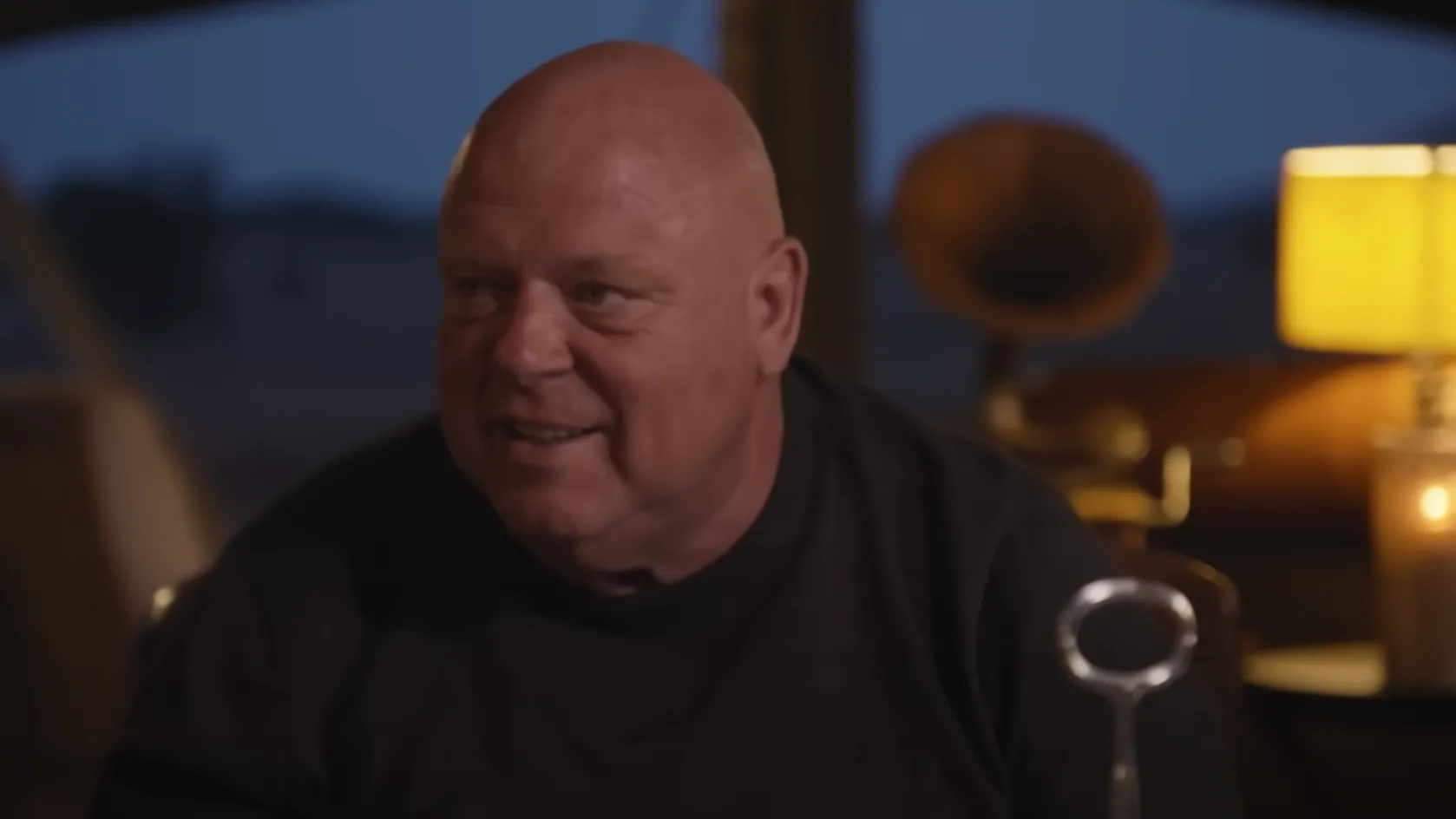 VIDEO: Peter Gillis gaat volledig door het lint tegen zijn gasten