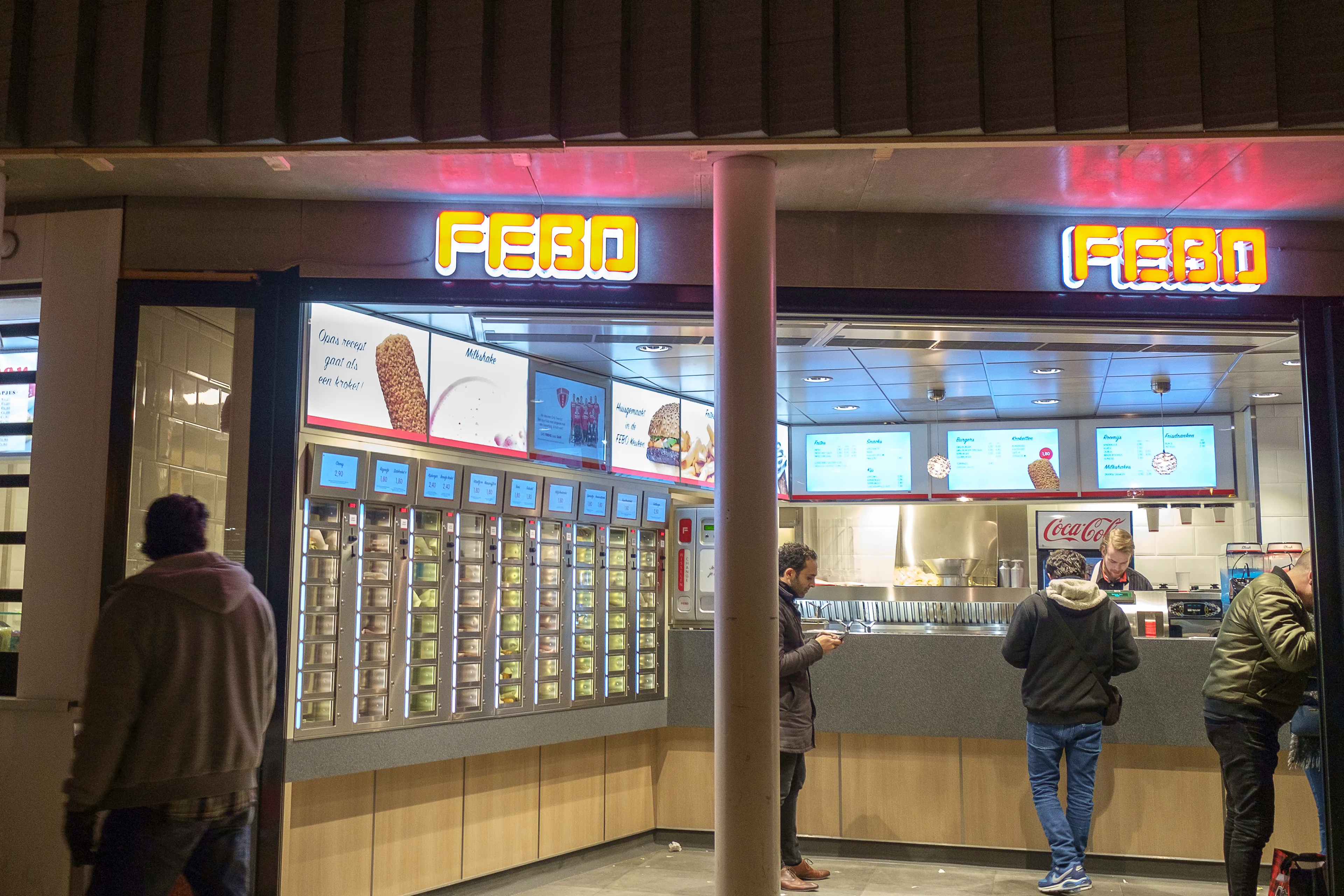 Overvaller (17) probeert snackbar te overvallen, maar wordt overgoten met frituurvet en loopt brandwonden op