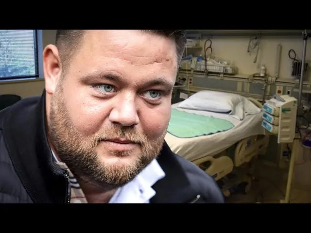 Mark Gillis kunstmatig in coma gehouden op de IC: “vecht voor zijn leven”