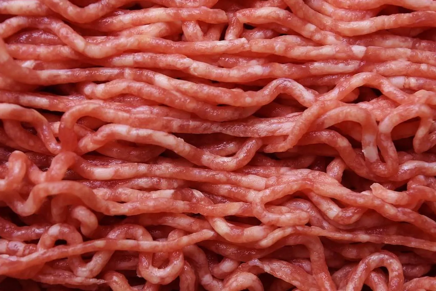 Terugroepactie bij deze supermarkt: dit vlees kan gevaarlijke bacterie bevatten