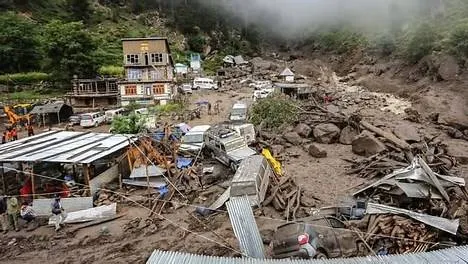 Meer dan 300 doden na hevige regenval en overstromingen