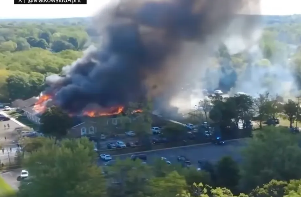 Schietpartij en grote brand in kerk, minstens tien slachtoffers
