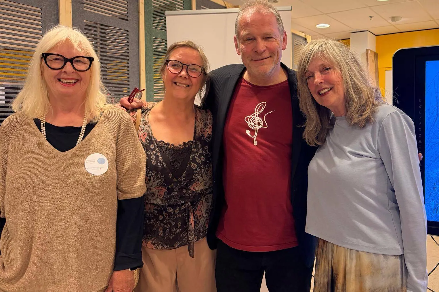 Erik van Muiswinkel met publiek mei 2026 - foto aangeleverd