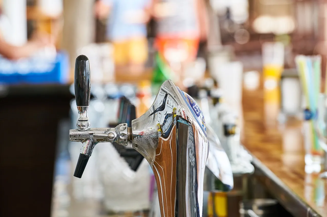 bar 4416593 1280