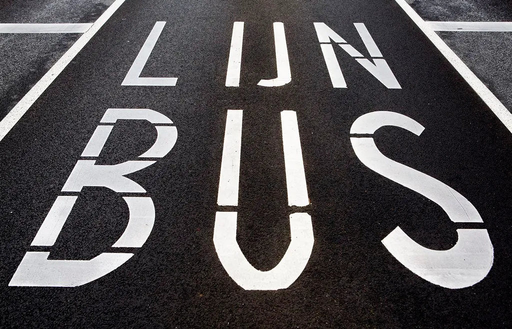 lijnbus bij nieuwe techniek verkeerslichten provincie noord holland aangeleverd