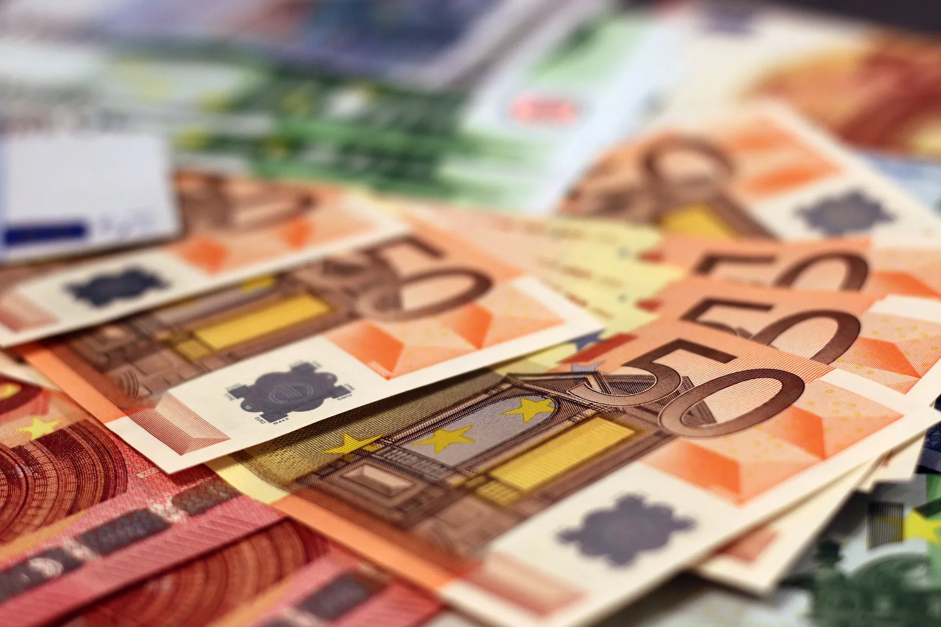 money 1005477 1920