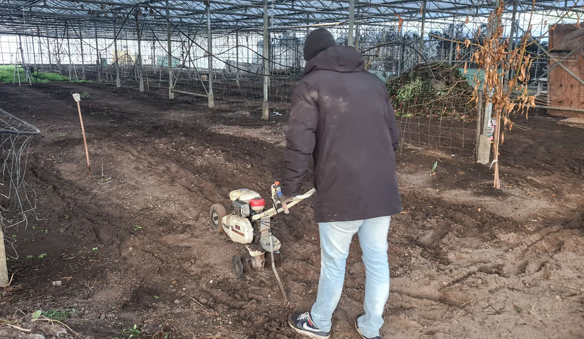 blog11 januari 1 ha kas spitten onder een sneeuwdak