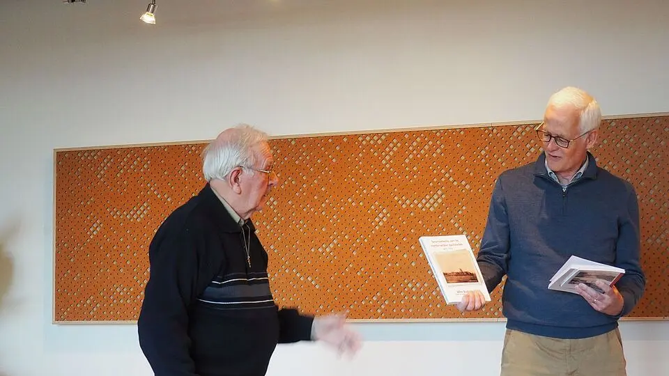 Achterkleinzoon directeur oude gasfabriek krijgt historisch boek