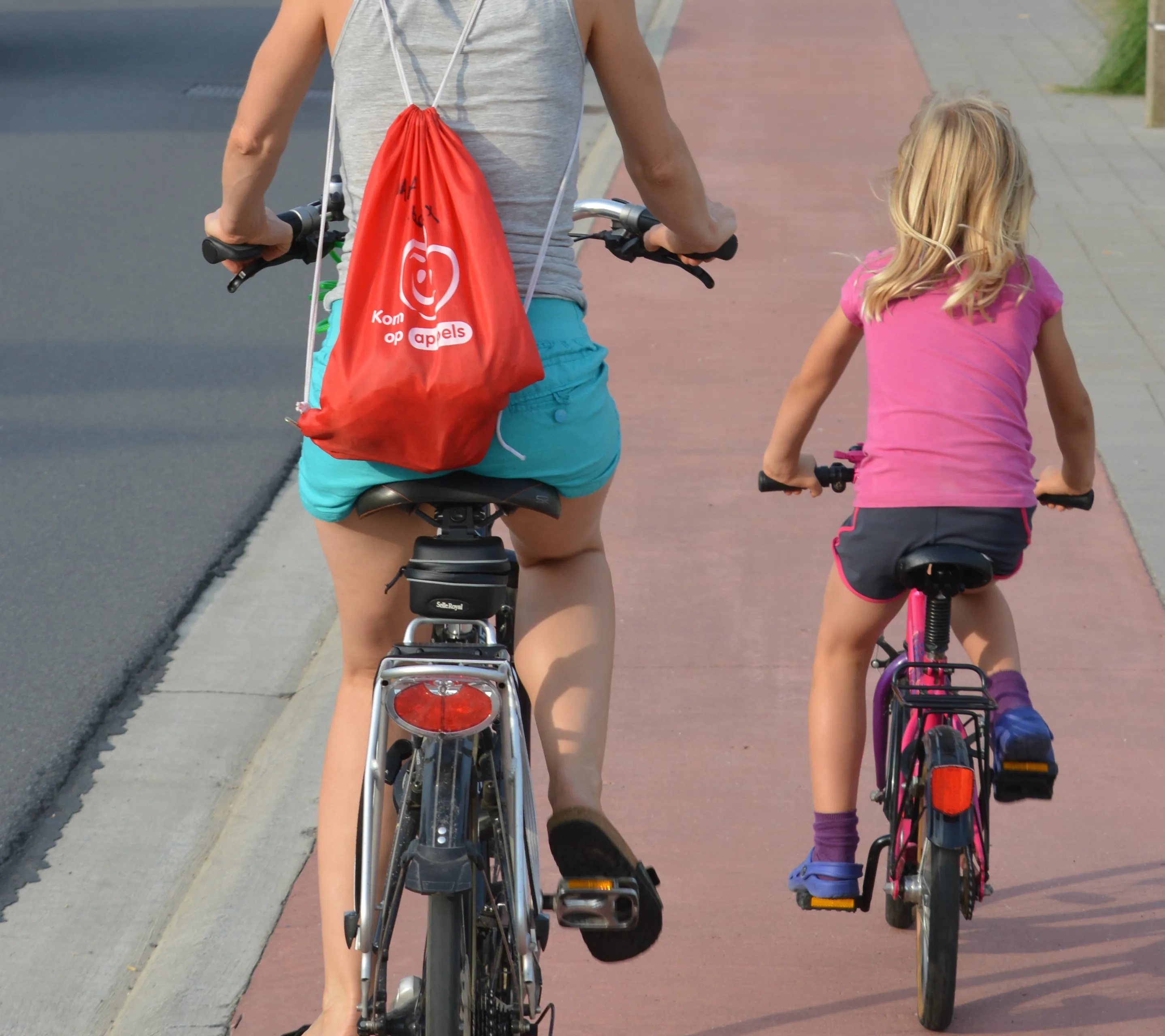 cyclists 885609