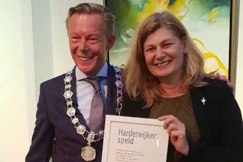 Harderwijker Speld uitgereikt aan directrice Cultuurkust