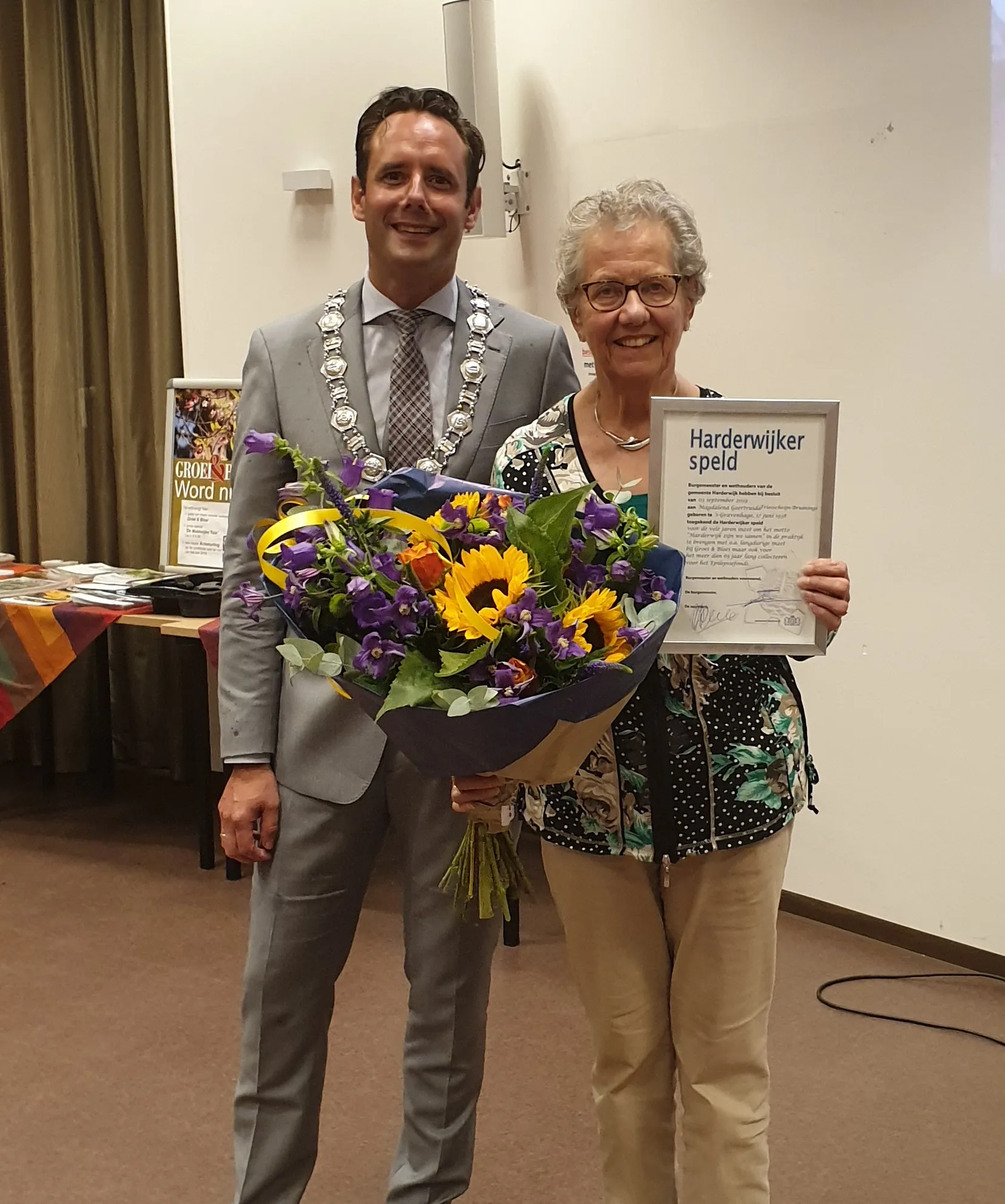 Harderwijker Speld uitgereikt aan Heleen Triesscheijn vanwege haar actieve inzet in Harderwijk