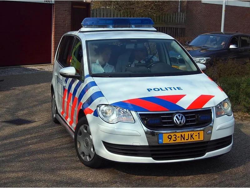 politieauto volkswagen cc0 public domain alf van beem