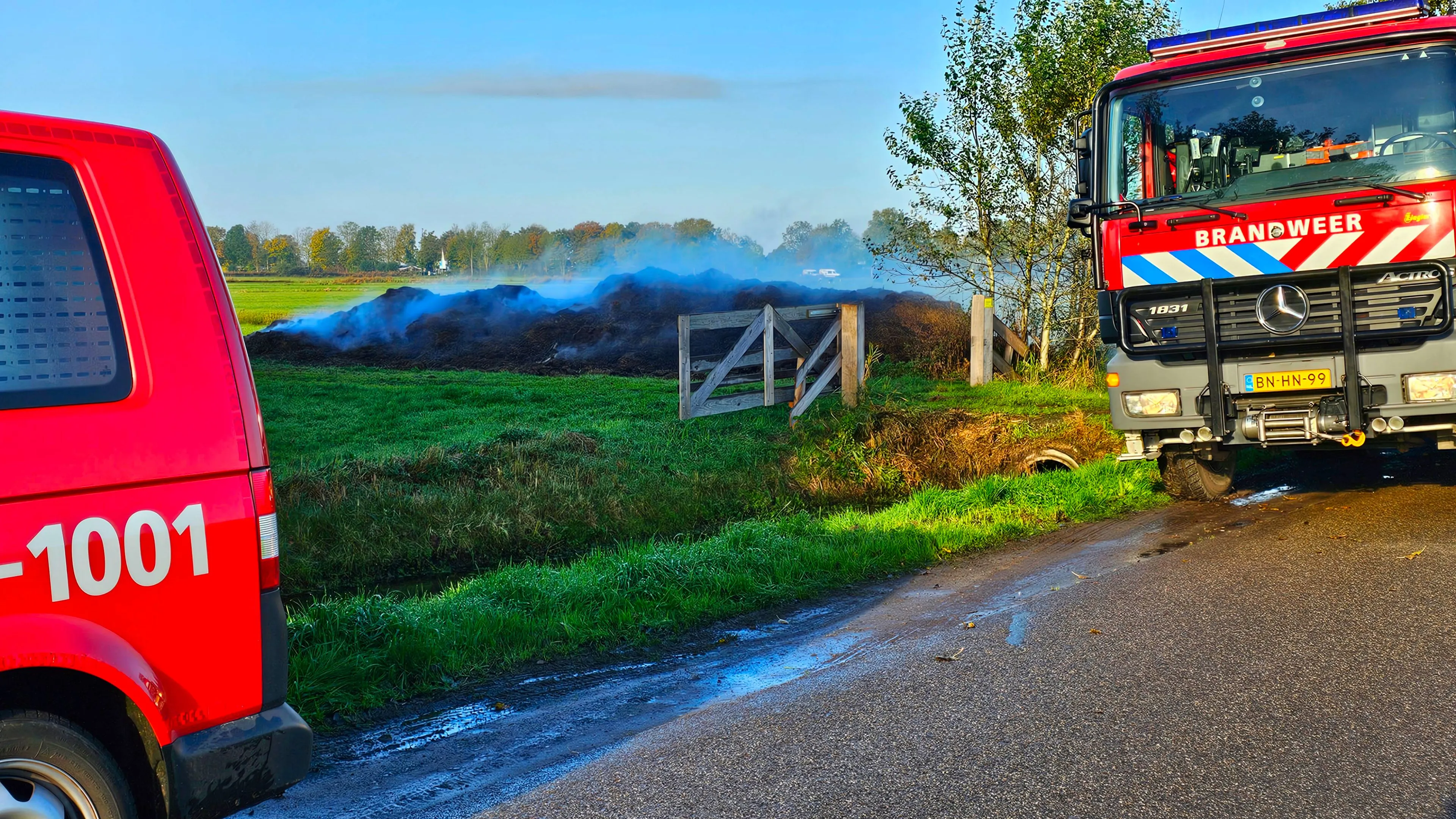 Hooibrand en onverwacht bezoek van wolf op Varelseweg in Hulshorst