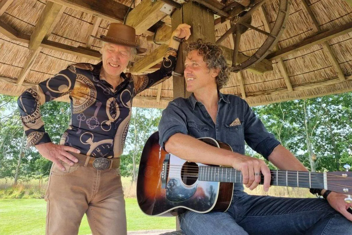 Bert-en-martijn-kleur-hooiberg-1024x768 (1)