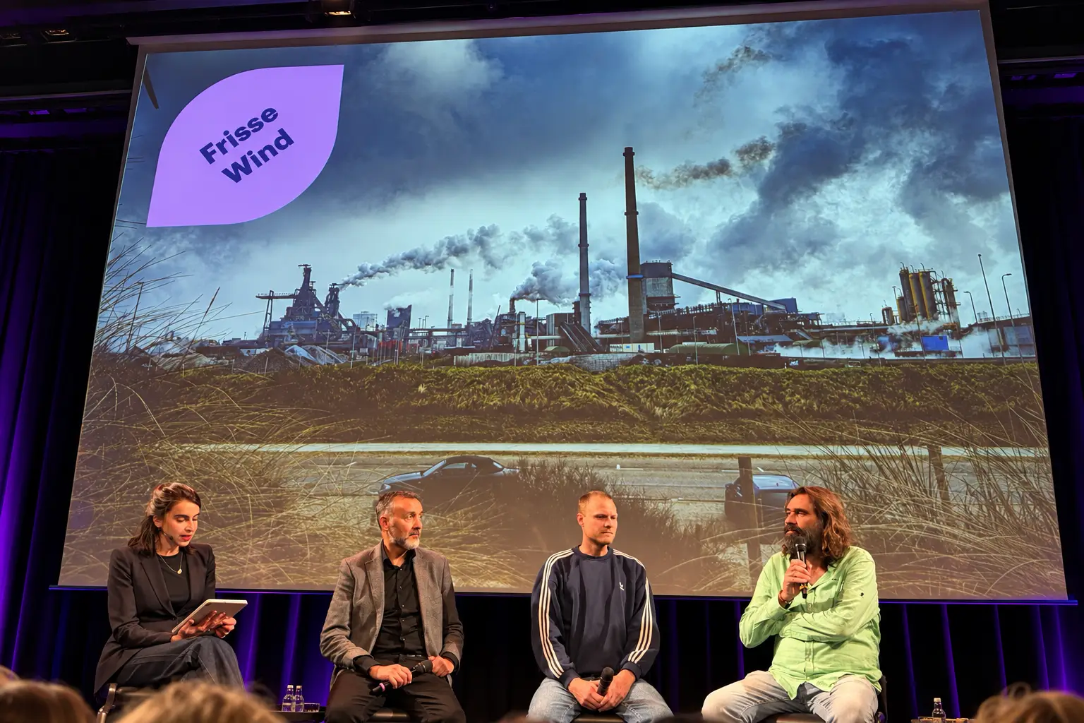 Podium met Tata Steel-projectie