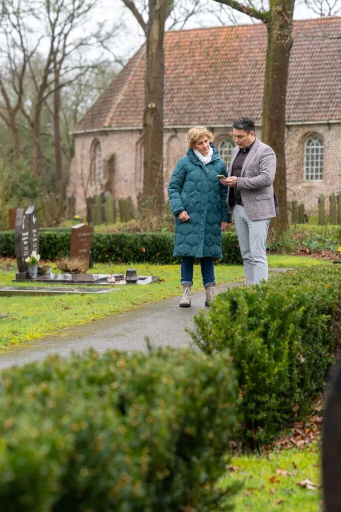 Grafzoeken-Lia-de-Heij-en-Rolie-Tromp_DSC4104-683x1024