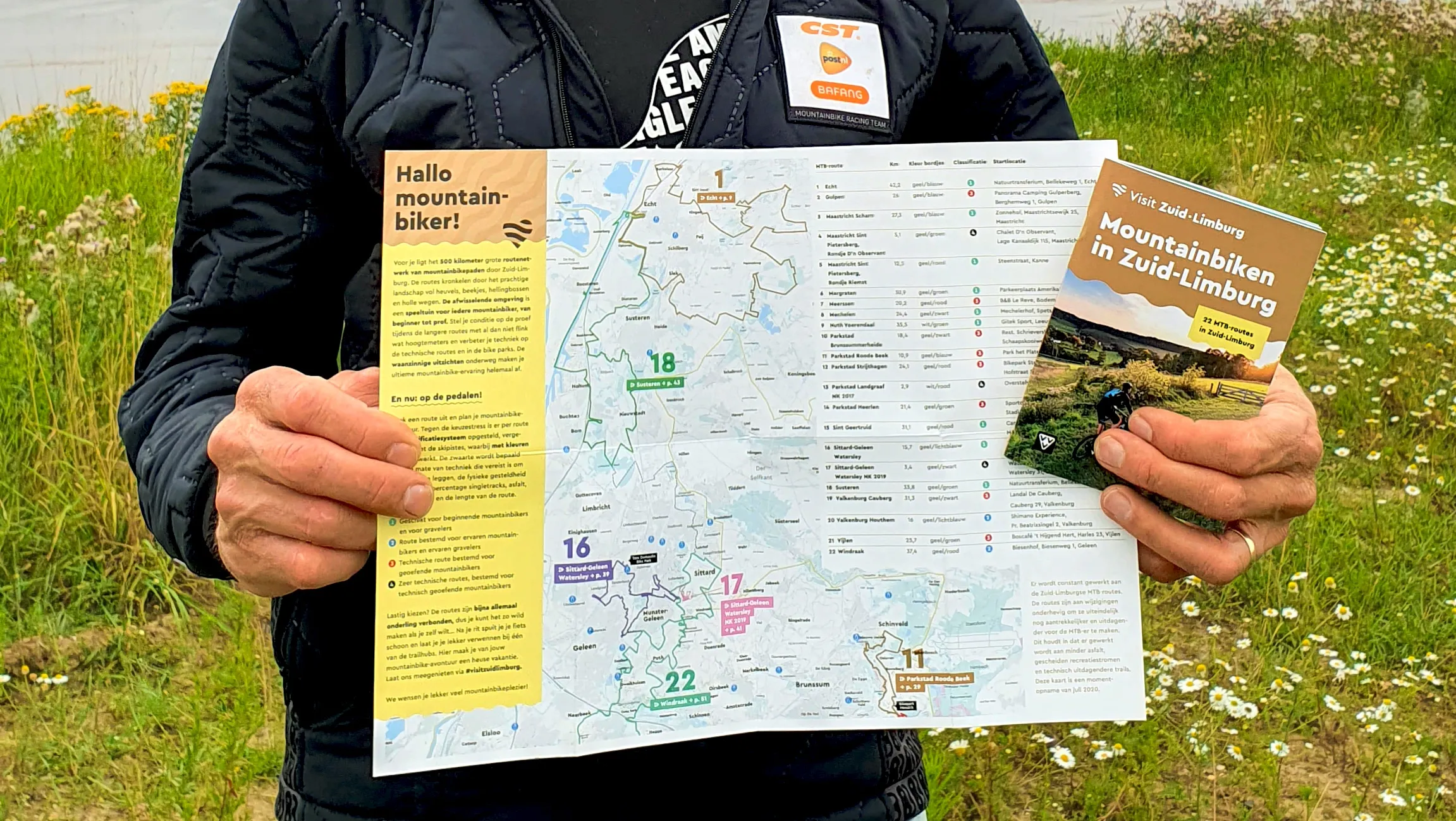 eerste exemplaar mtb brochure en a3 insteekkaart met bart brentjens 2