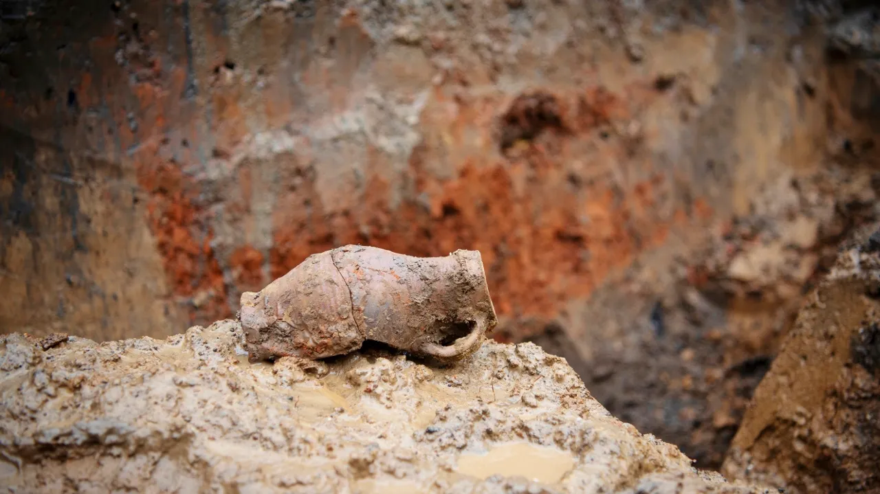 gemeente heerlen 2018 archeologisch onderzoek raadhuisplein 01 kruik 1280x719