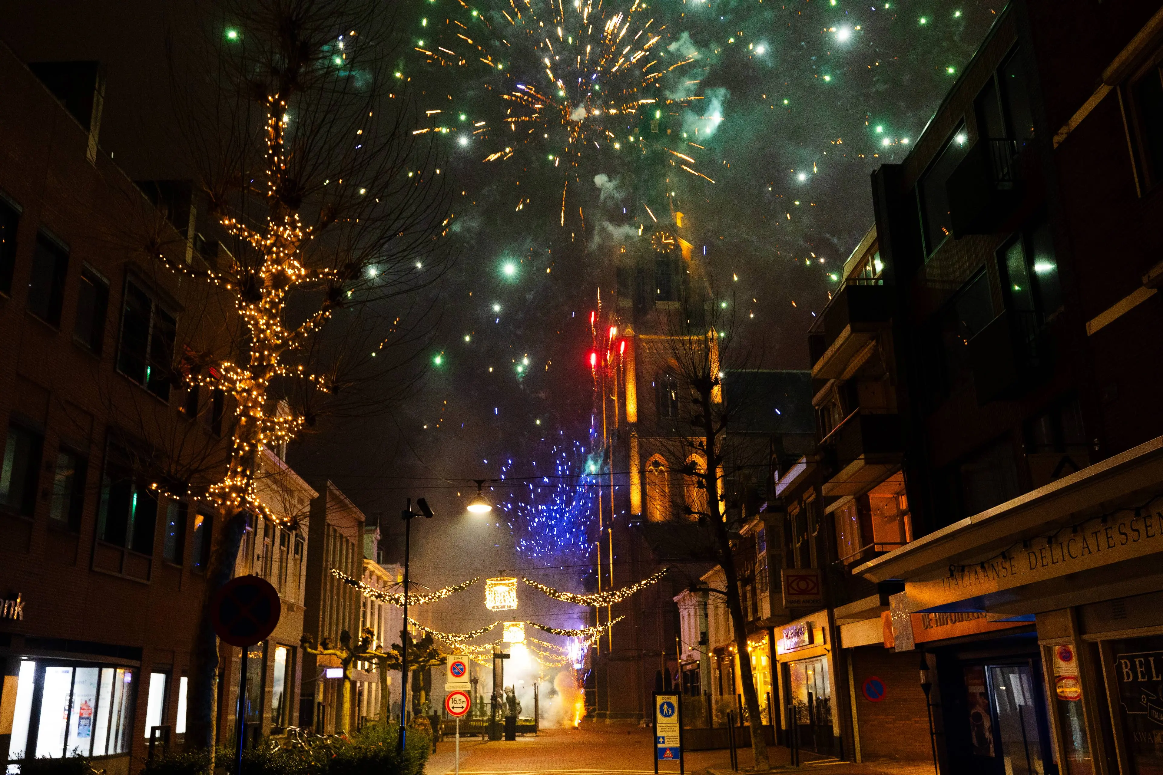 2501018-7702 Vuurwerk Helmond