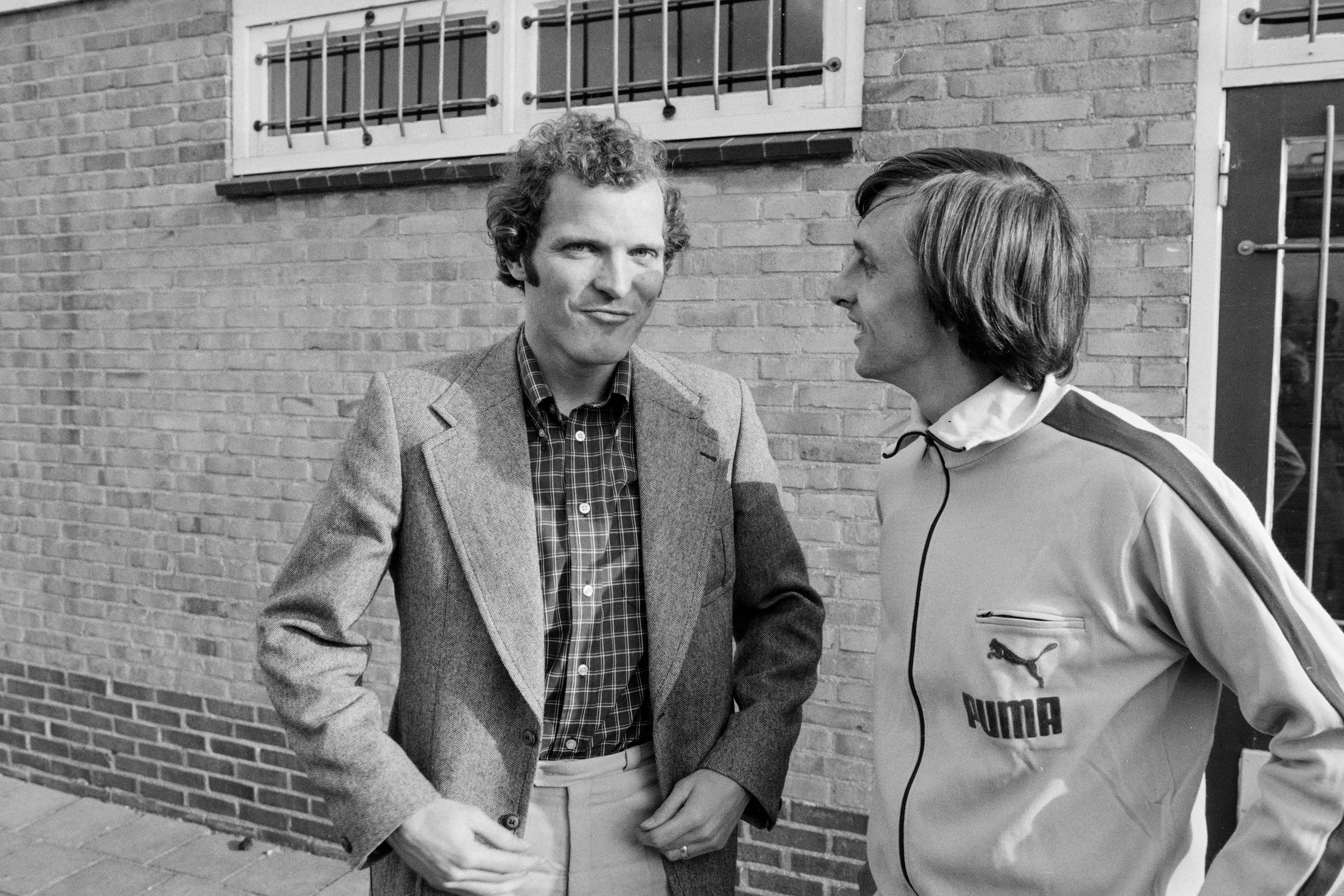 780328 6113 186 187 Willy van de kerkhof en Johan Cruijff in Geldrop