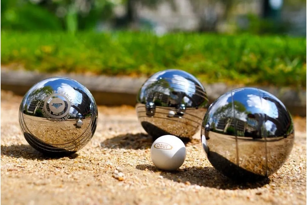 petanque1frankrijkjeudeboulesvakantieparkluxevillazwembadprovencedordogne