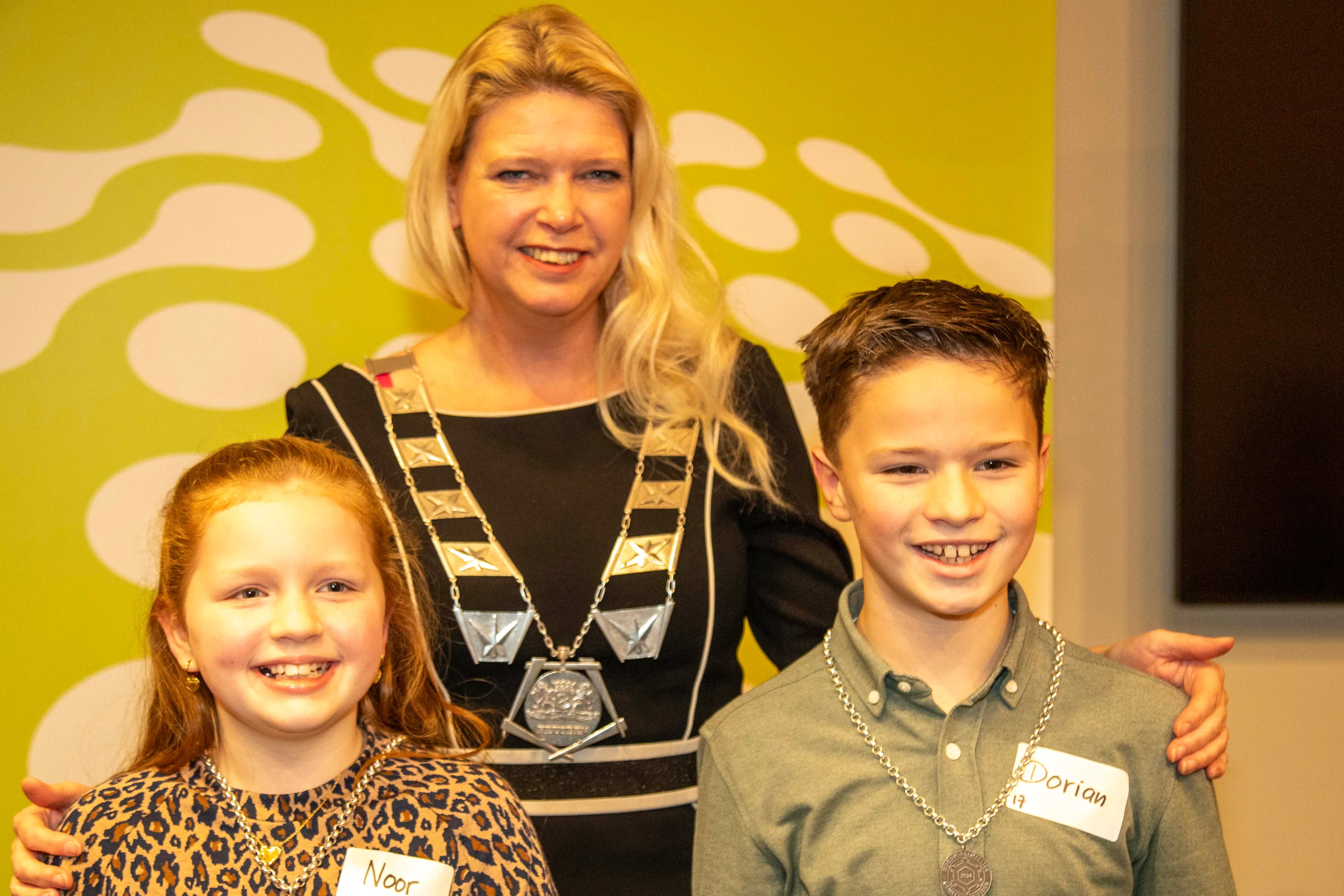 De nieuwe jeugdburgemeesters zijn Noor de Bonth en Dorian Boelen