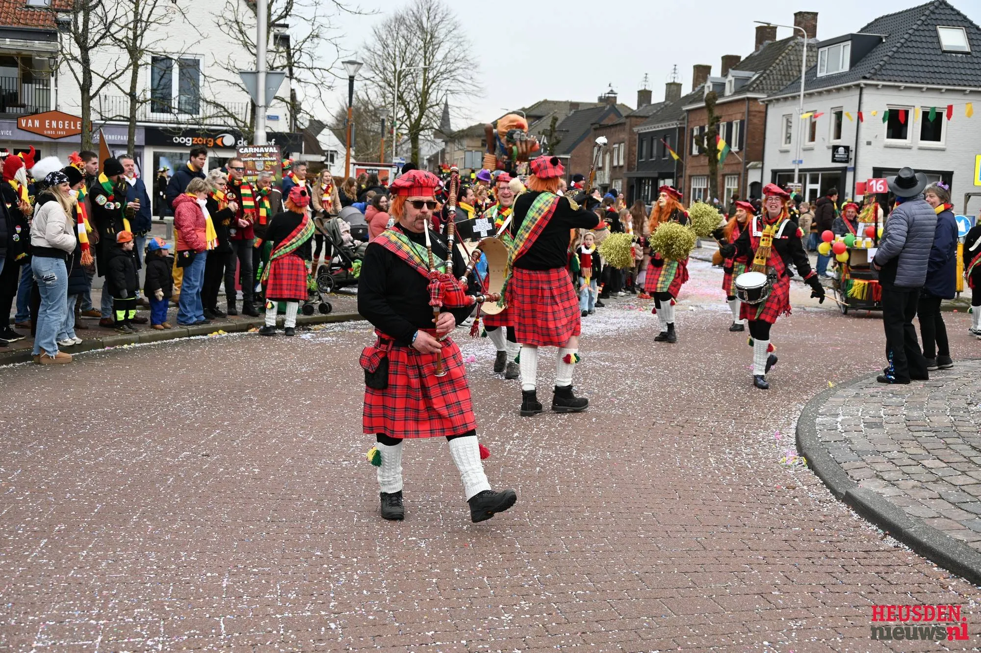 Optocht Knotwilgendam zet alles (en iedereen) op z'n kop