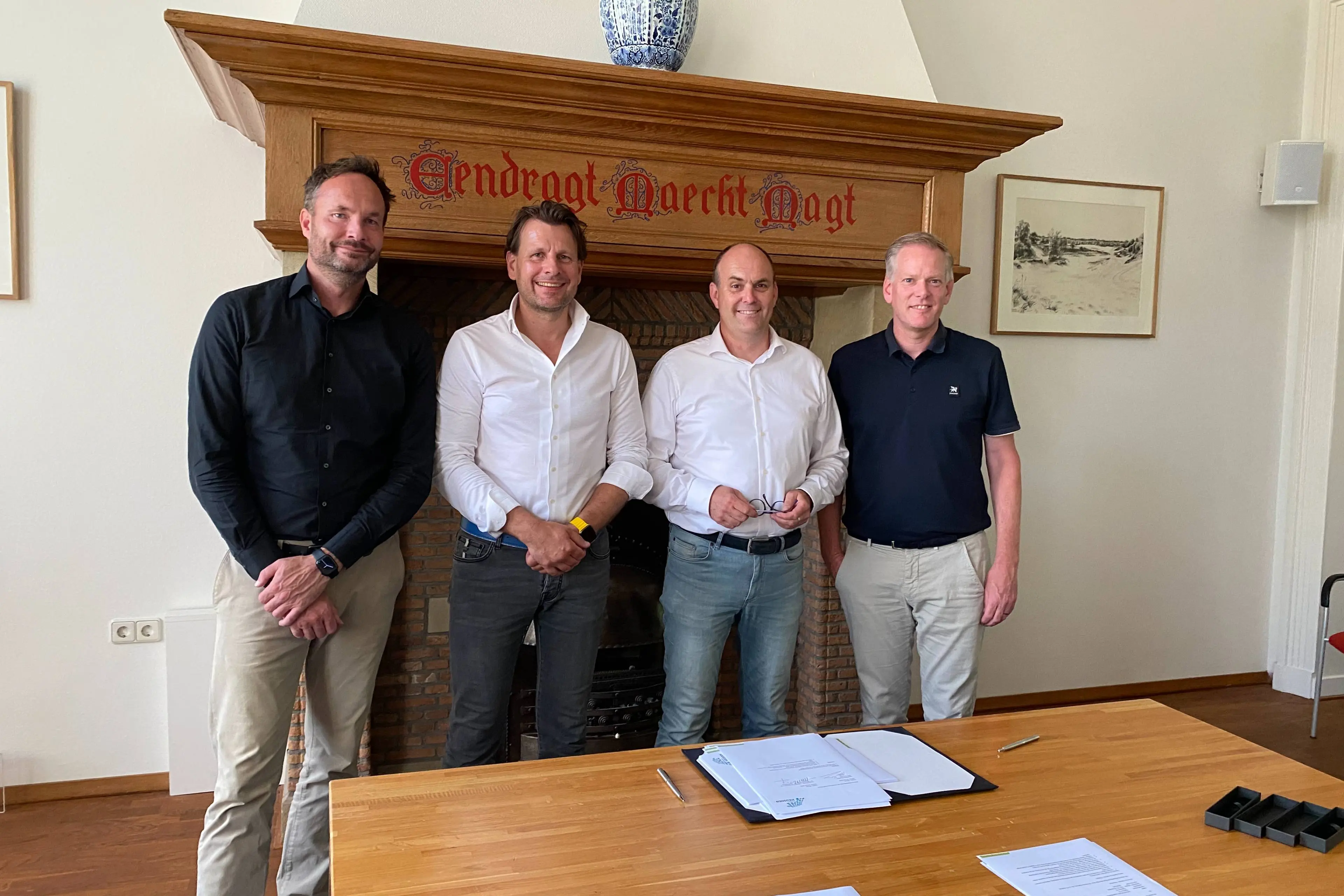 Ondertekening samenwerking en architect nieuwe gemeentehuis