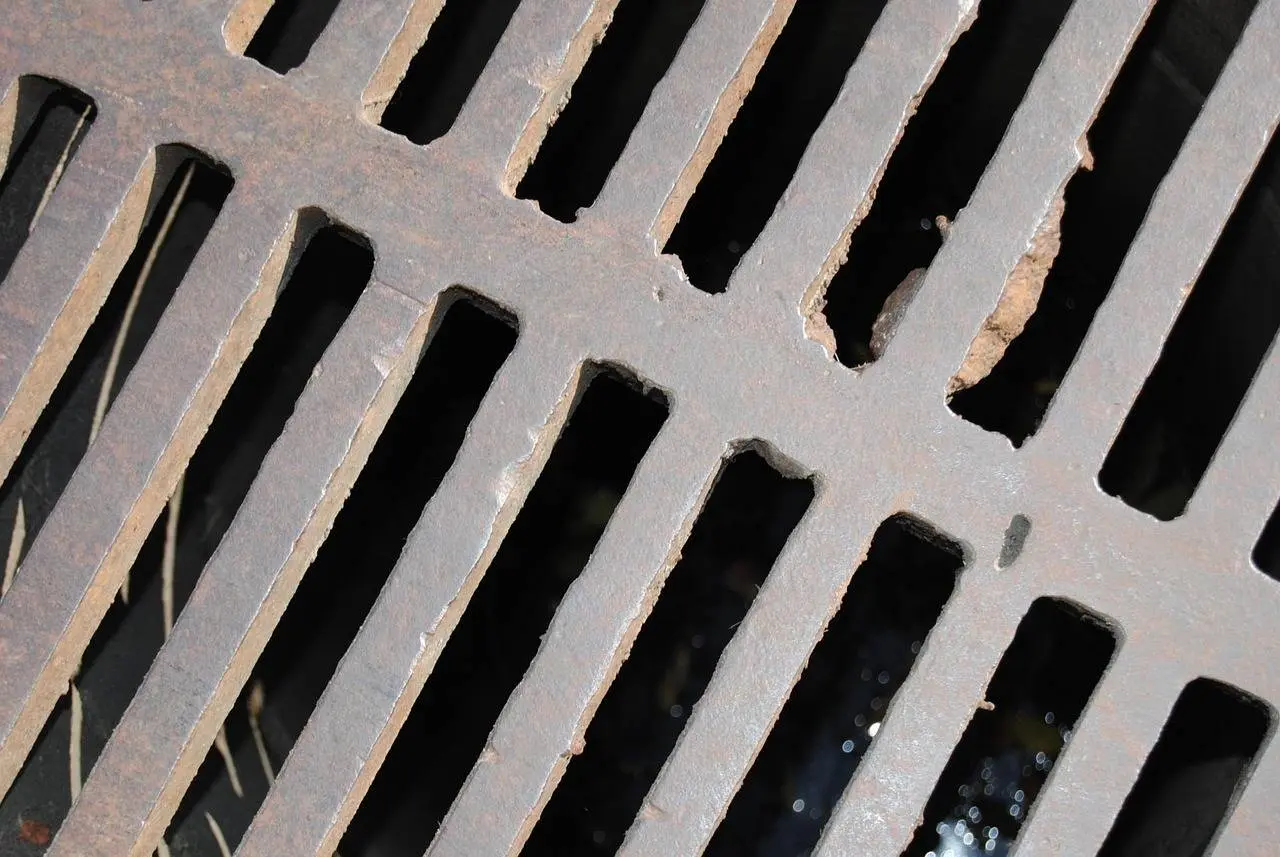 publicdomainpictures-sump-cover-217259_1280