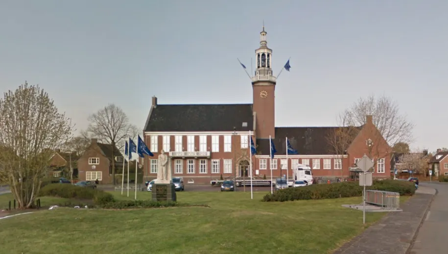 gemeentehuis hoogeveen googlemaps 915x518 1