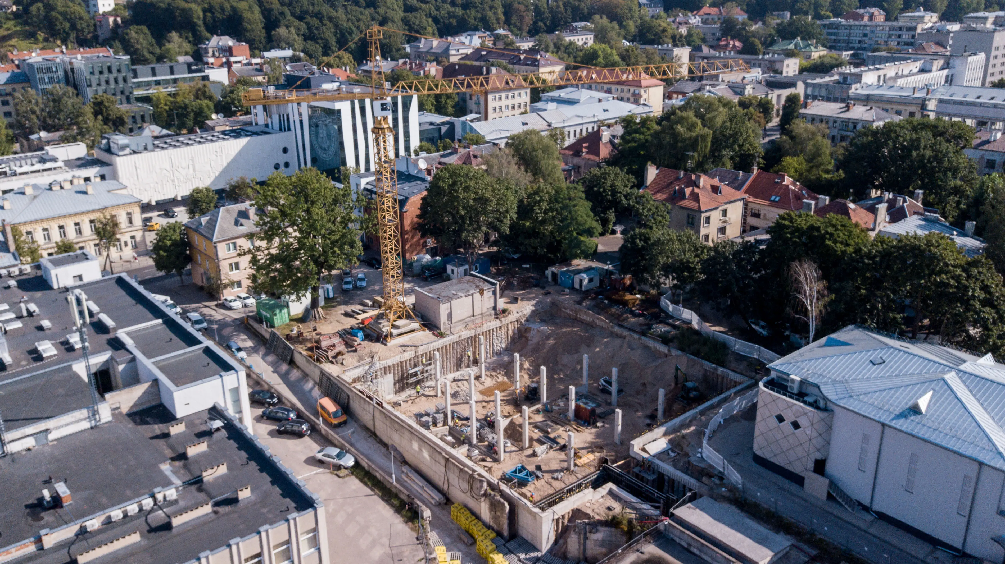 darbu ikarstis daugiaaukstes saugyklos statybu aiksteleje