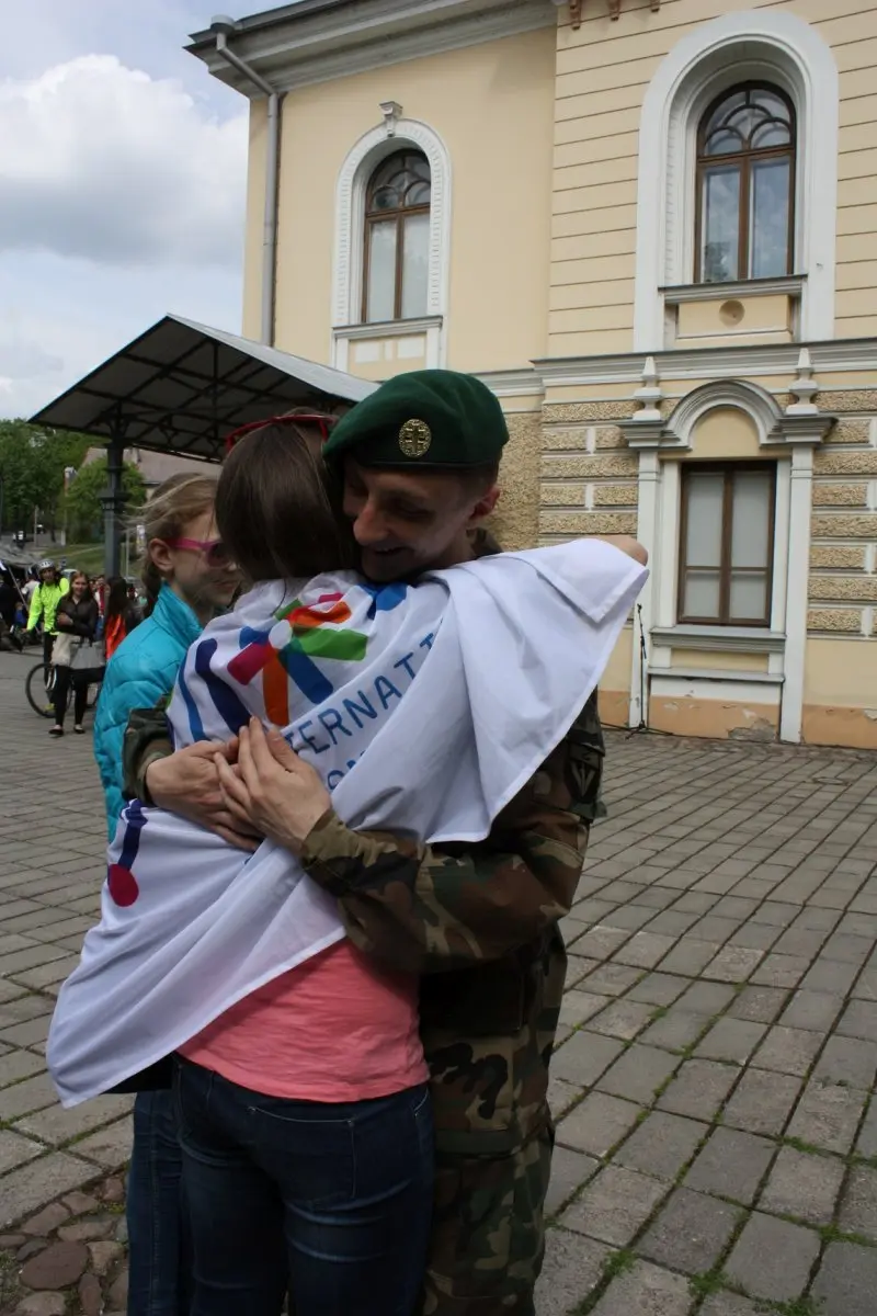 hugs 17