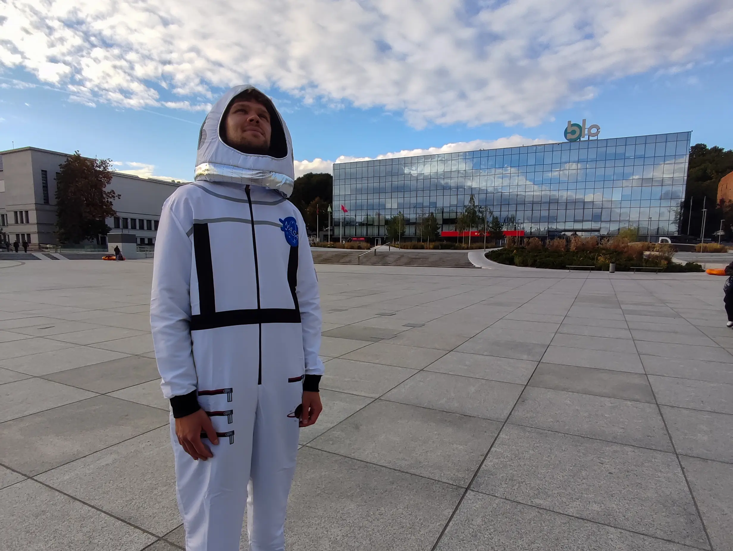 netiketu studentu dienu kosmonautas