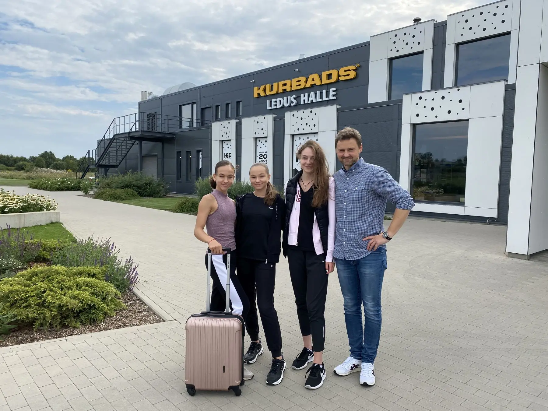nuo kairs jogail aglinskyt darja reginevi elbieta kropa ir treneris dmitrij kozlov
