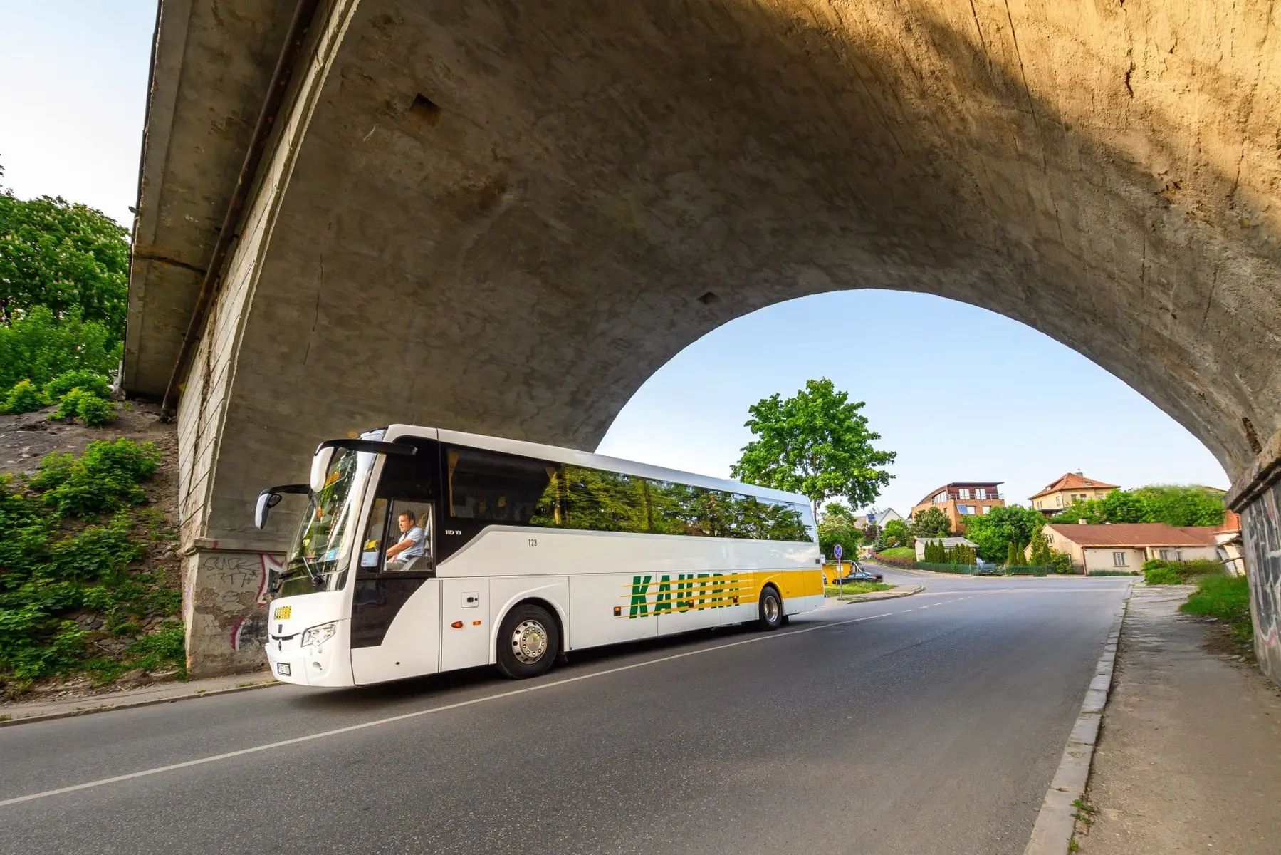 tarpmiestinis autobusas