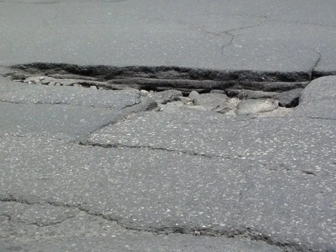 Pavojingos duobės Kaune