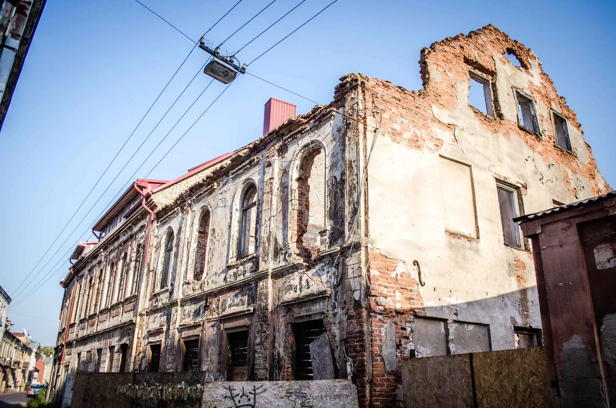 apleisti senamiesčio pastatai-25