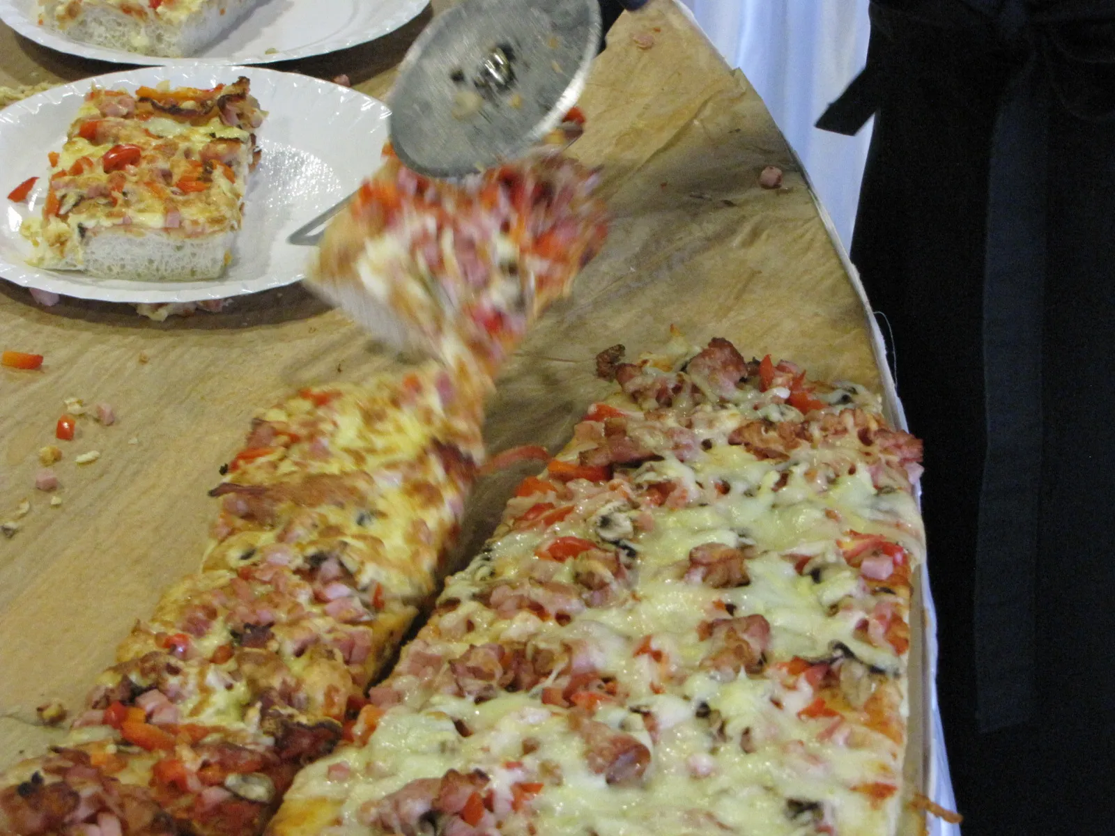 Ieškomi picos valgytojai