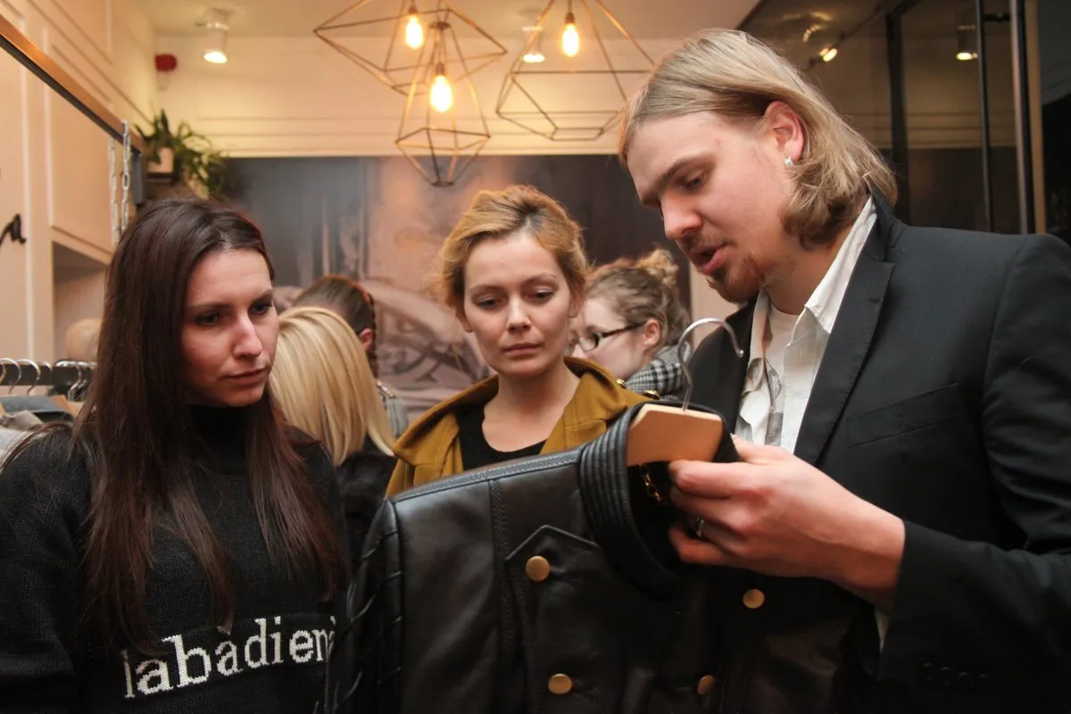 Robertas Kalinkinas Anna Mesha klube pristato savo darbus9