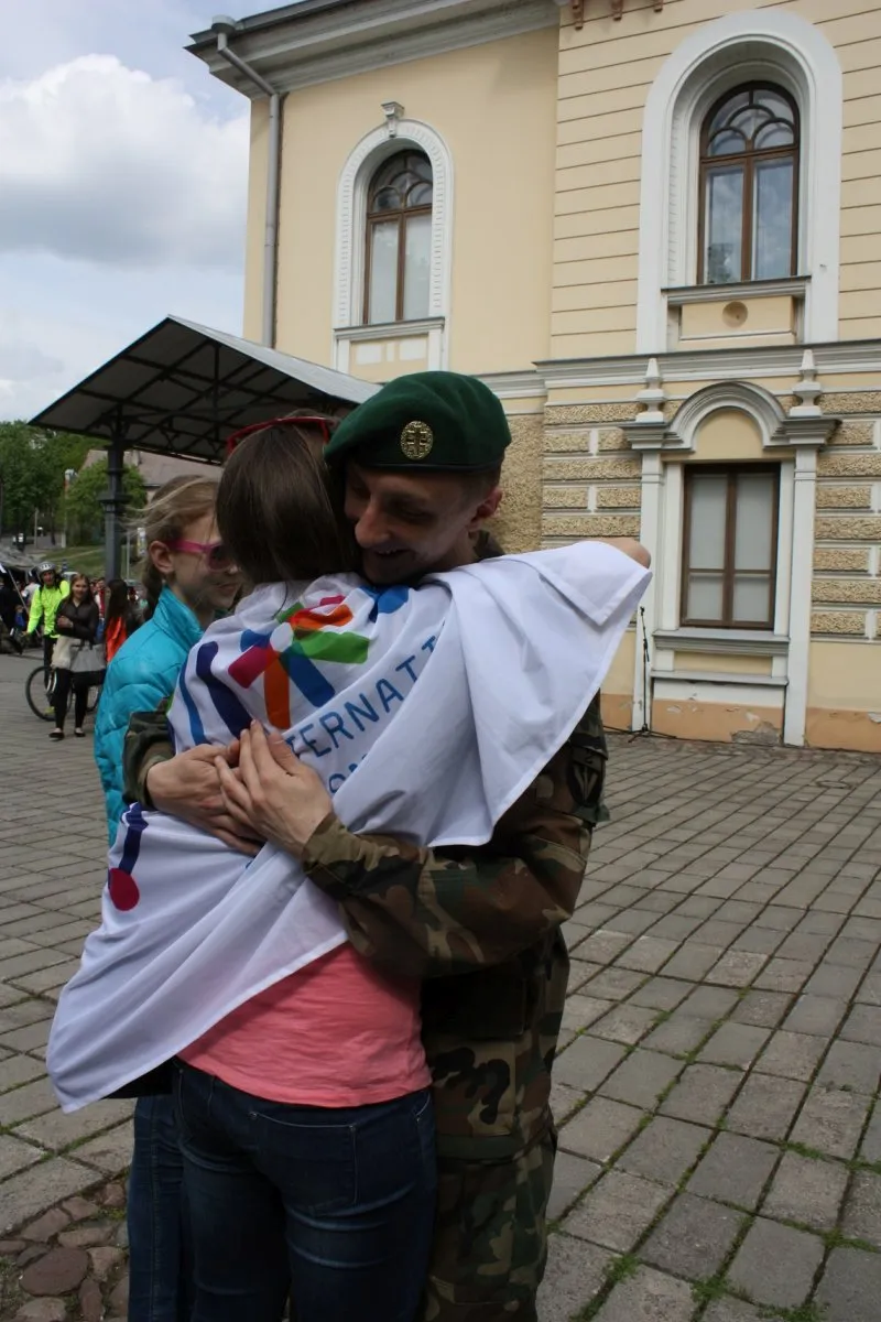 Studentai kvietė žmones apsikabinti